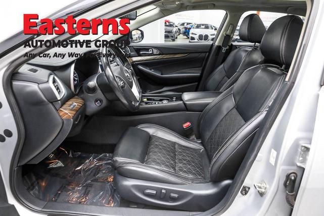 Photo of 2018 Brilliant Silver Nissan Maxima