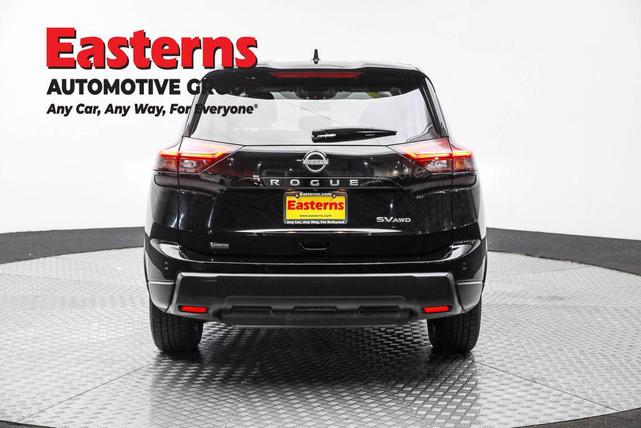 Photo of 2024 Super Black Nissan Rogue