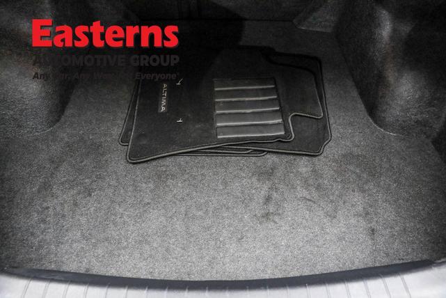 Photo of 2025 Super Black Clearcoat Nissan Altima