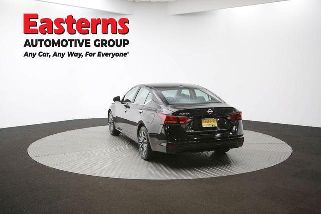Photo of 2025 Super Black Clearcoat Nissan Altima