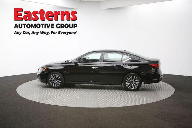 Photo of 2025 Super Black Clearcoat Nissan Altima
