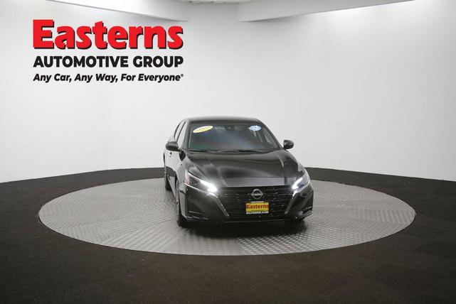 Photo of 2025 Super Black Clearcoat Nissan Altima