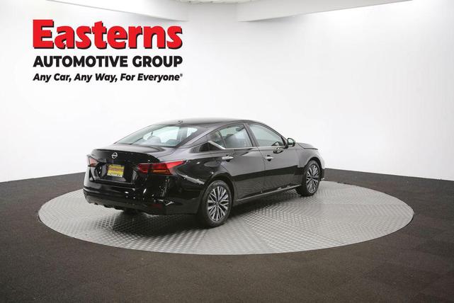 Photo of 2025 Super Black Clearcoat Nissan Altima