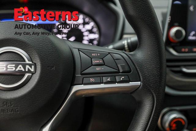 Photo of 2025 Super Black Clearcoat Nissan Altima
