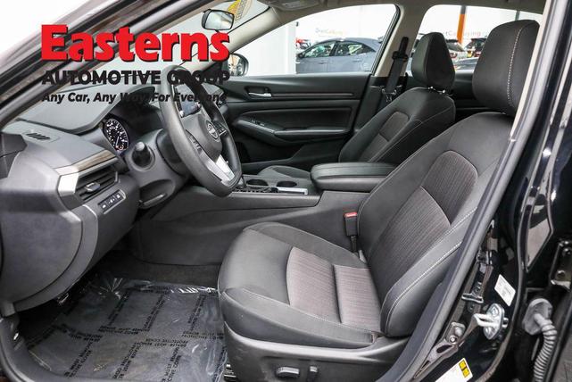 Photo of 2025 Super Black Clearcoat Nissan Altima