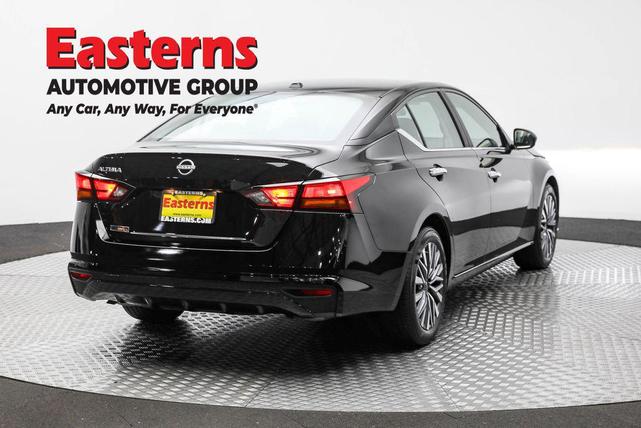 Photo of 2025 Super Black Clearcoat Nissan Altima
