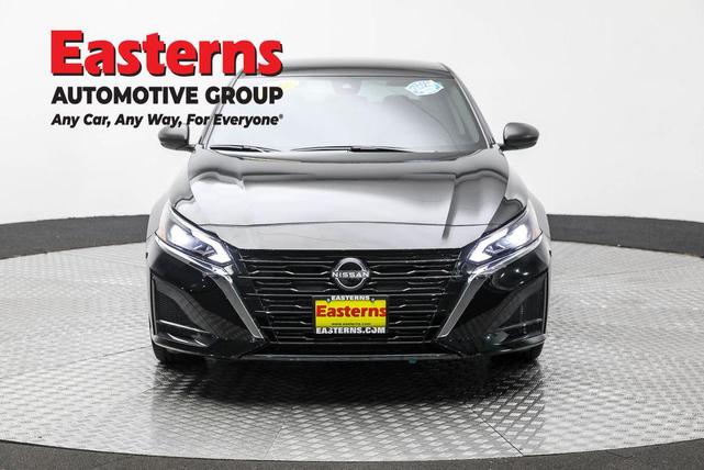 Photo of 2025 Super Black Clearcoat Nissan Altima