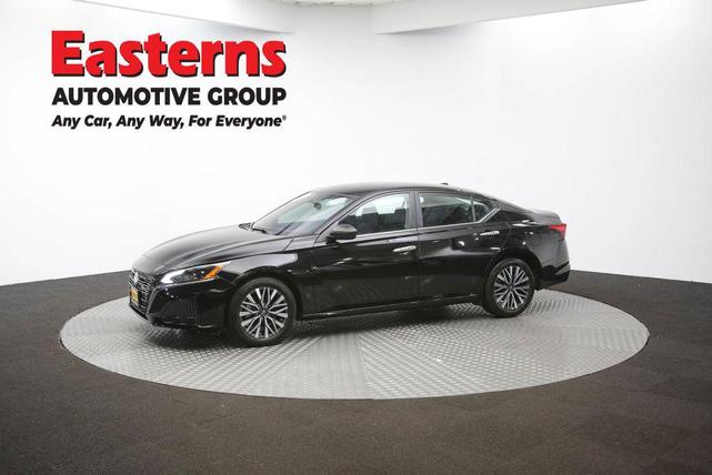 Photo of 2025 Super Black Clearcoat Nissan Altima