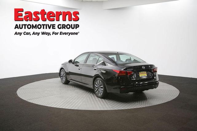 Photo of 2025 Super Black Clearcoat Nissan Altima