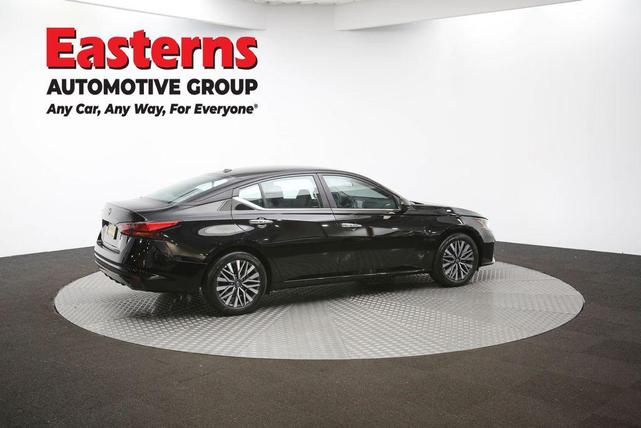 Photo of 2025 Super Black Clearcoat Nissan Altima