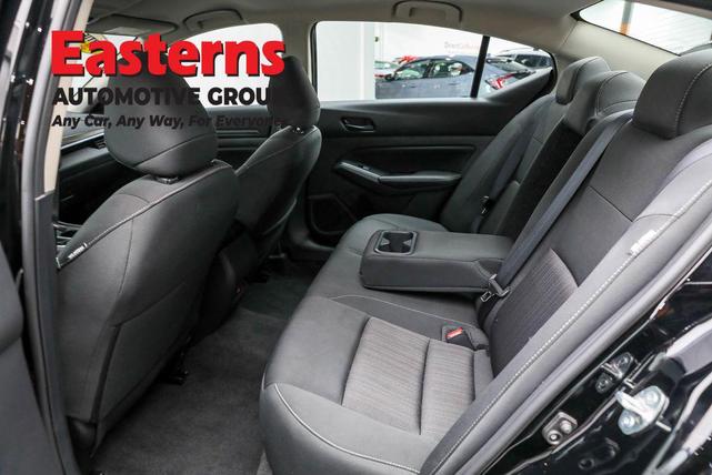 Photo of 2025 Super Black Clearcoat Nissan Altima