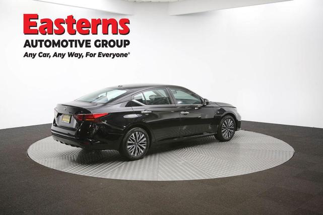 Photo of 2025 Super Black Clearcoat Nissan Altima