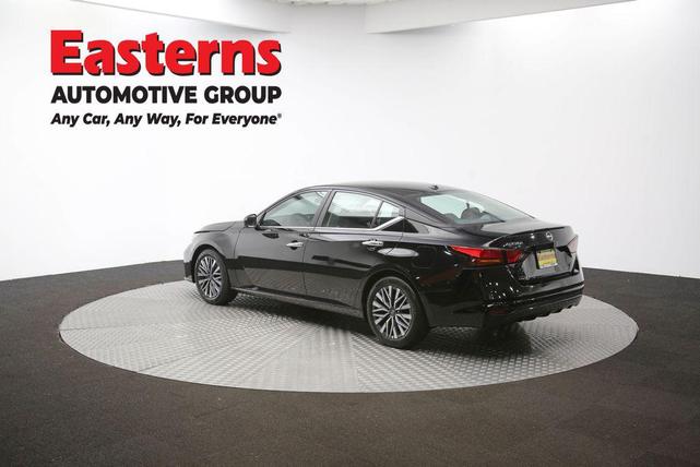 Photo of 2025 Super Black Clearcoat Nissan Altima