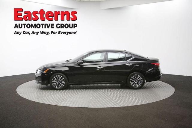 Photo of 2025 Super Black Clearcoat Nissan Altima