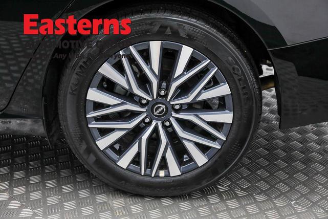 Photo of 2025 Super Black Clearcoat Nissan Altima