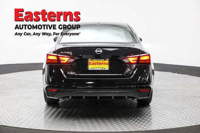 Photo of 2025 Super Black Clearcoat Nissan Altima