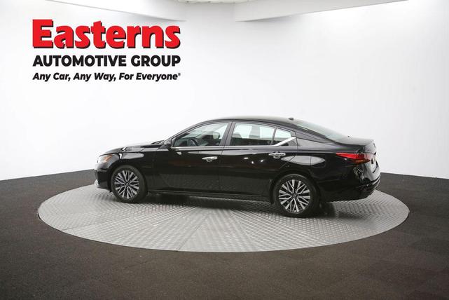 Photo of 2025 Super Black Clearcoat Nissan Altima