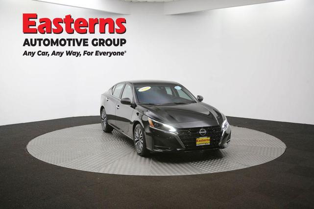 Photo of 2025 Super Black Clearcoat Nissan Altima