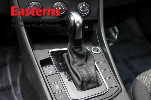 Photo of 2021 Black Uni Volkswagen Jetta