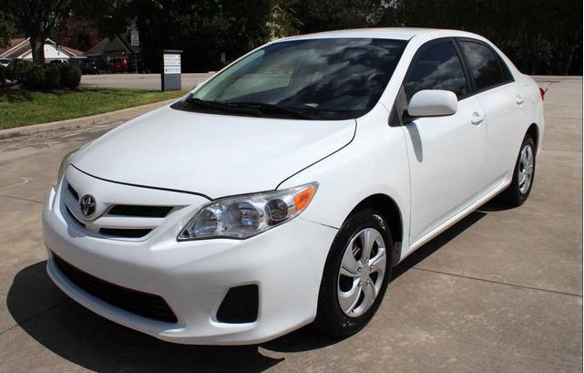 Photo of 2011 Super White Toyota Corolla