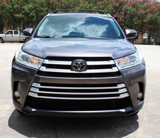 Photo of 2017 Charcoal Toyota Highlander