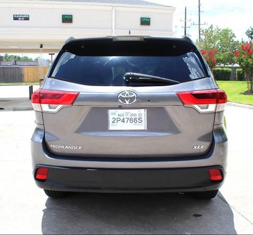 Photo of 2017 Charcoal Toyota Highlander