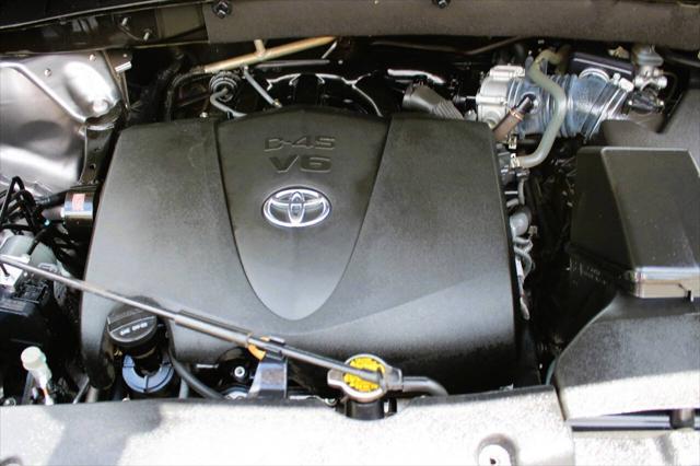 Photo of 2017 Charcoal Toyota Highlander