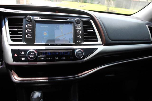 Photo of 2017 Charcoal Toyota Highlander