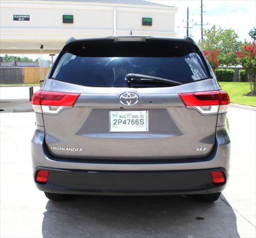 Photo of 2017 Charcoal Toyota Highlander