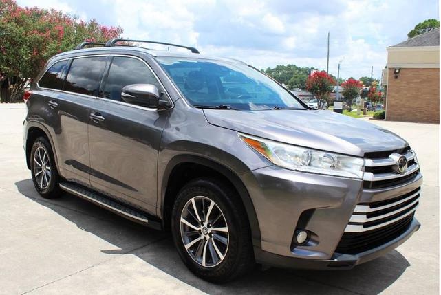 Photo of 2017 Charcoal Toyota Highlander