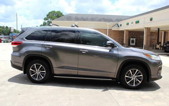 Photo of 2017 Charcoal Toyota Highlander