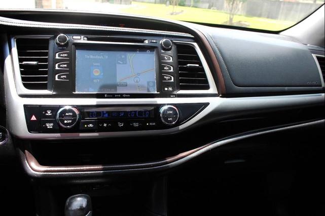 Photo of 2017 Charcoal Toyota Highlander