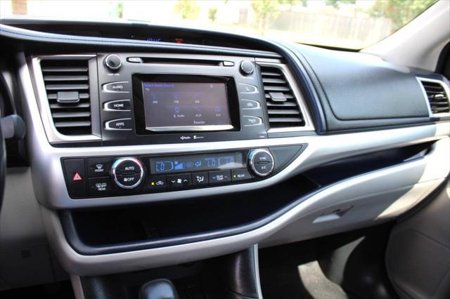 Photo of 2014 Blue Toyota Highlander