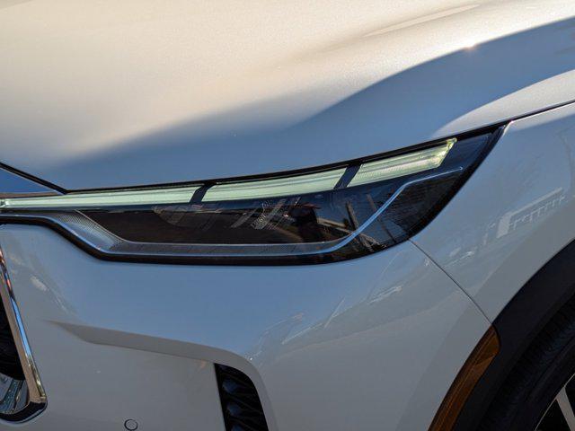 Photo of 2025 Majestic White INFINITI QX60