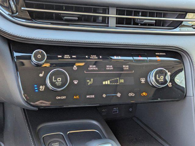 Photo of 2025 Majestic White INFINITI QX60