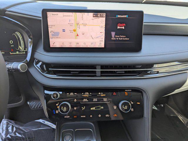 Photo of 2025 Majestic White INFINITI QX60