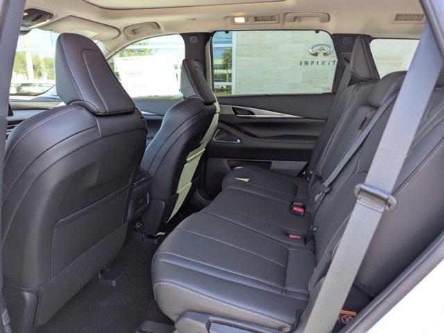 Photo of 2025 Majestic White INFINITI QX60