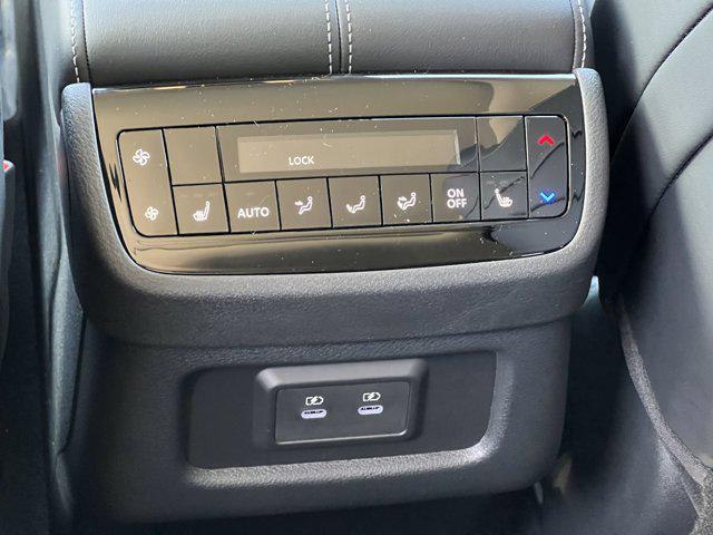 Photo of 2026 Radiant White INFINITI QX60
