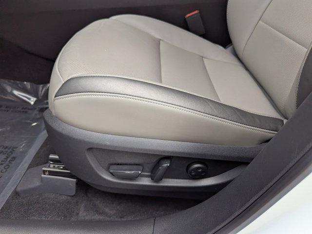Photo of 2024 Radiant White INFINITI QX50