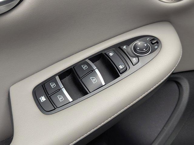Photo of 2024 Radiant White INFINITI QX50