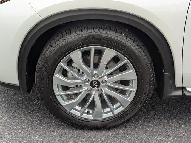 Photo of 2024 Radiant White INFINITI QX50