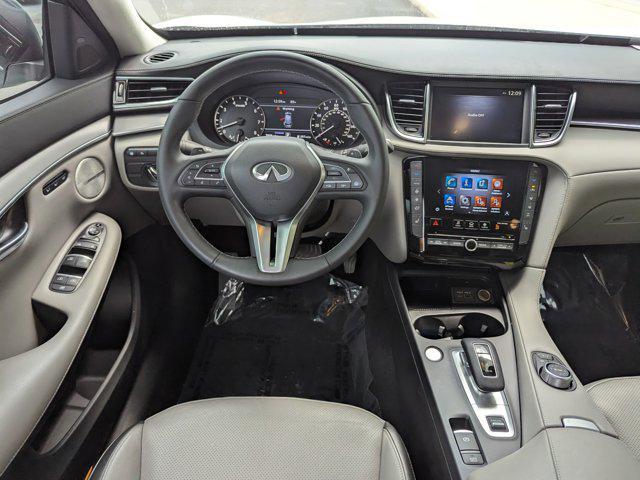Photo of 2024 Radiant White INFINITI QX50