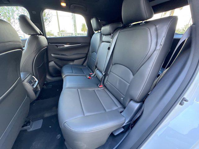 Photo of 2025 Radiant White INFINITI QX50