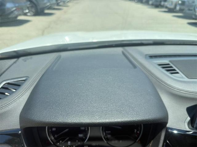 Photo of 2023 Mineral White Metallic BMW X2