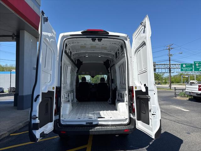 Photo of 2023 White Ford Transit-250