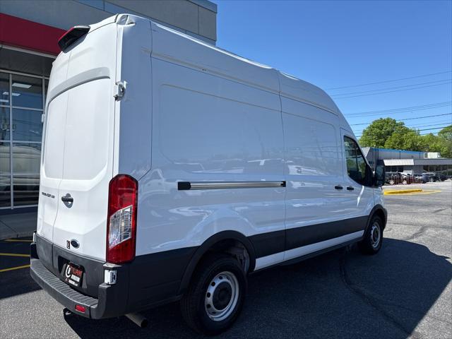 Photo of 2023 White Ford Transit-250