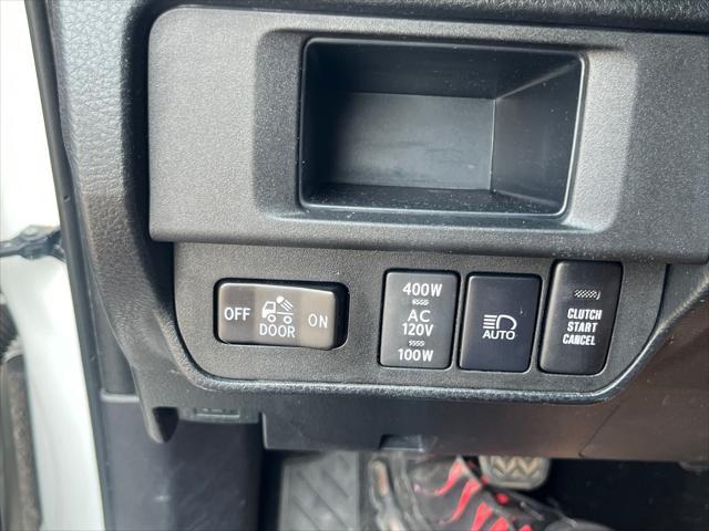 Photo of 2019 White Toyota Tacoma