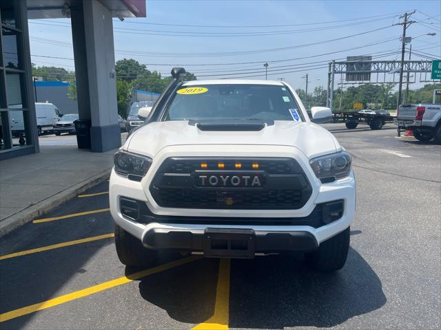 Photo of 2019 White Toyota Tacoma