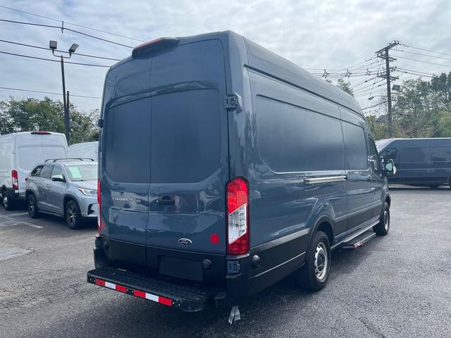 Photo of 2019 Blue Ford Transit-250