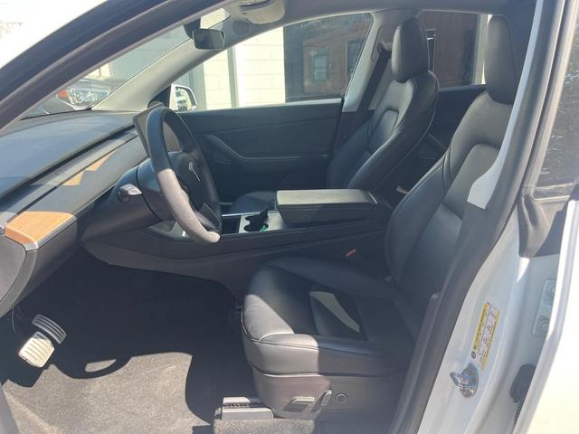 Photo of 2021 White Tesla Model Y